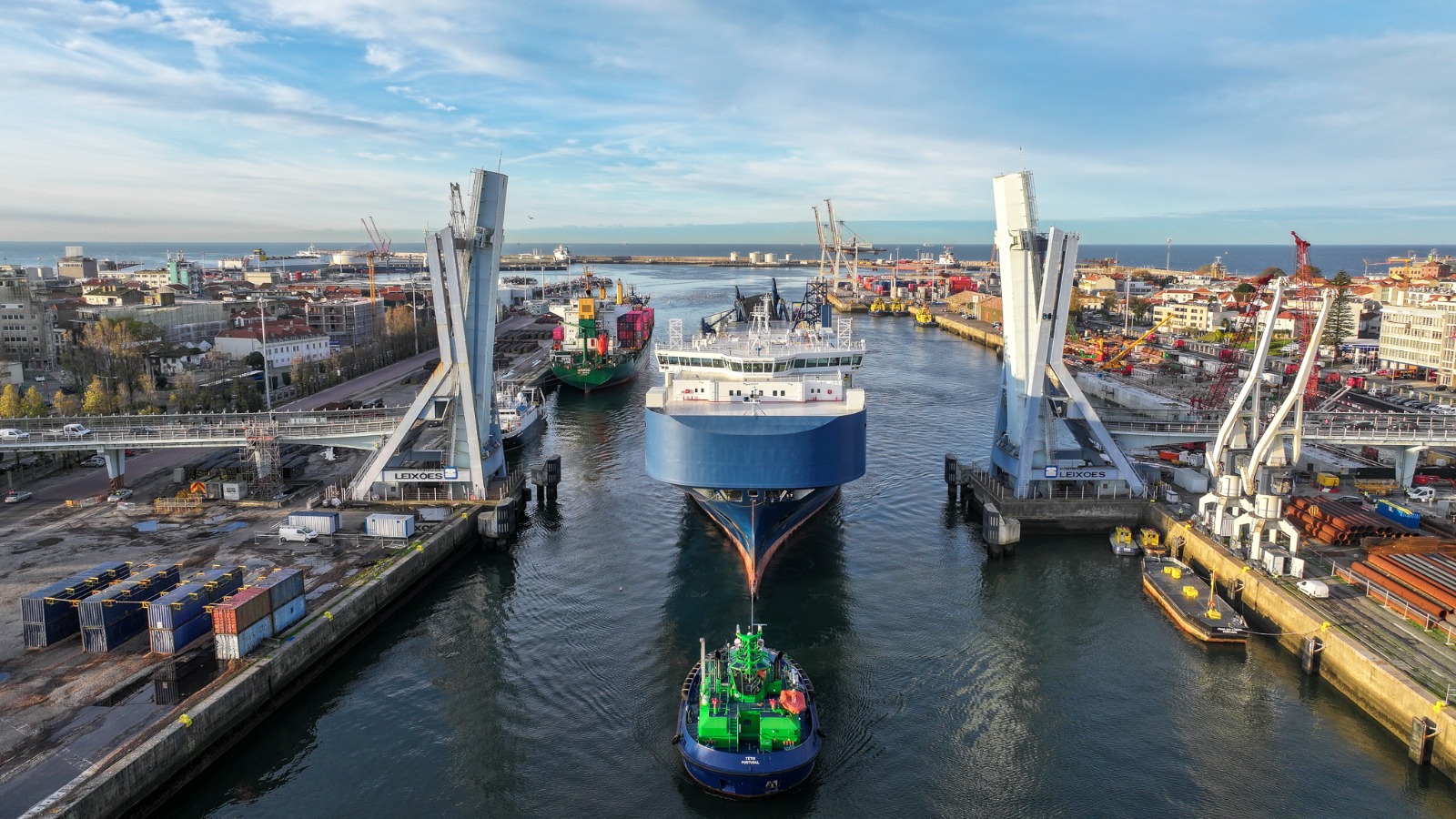 Porto de Leixões realiza operação inédita com navio ro-ro para ...